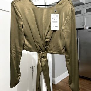 ( SOLD‼️) 
Zara Olive Green Satin Crop Top
